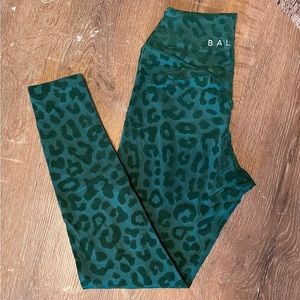 Balance athletica / vitality lux pant panther forest size small